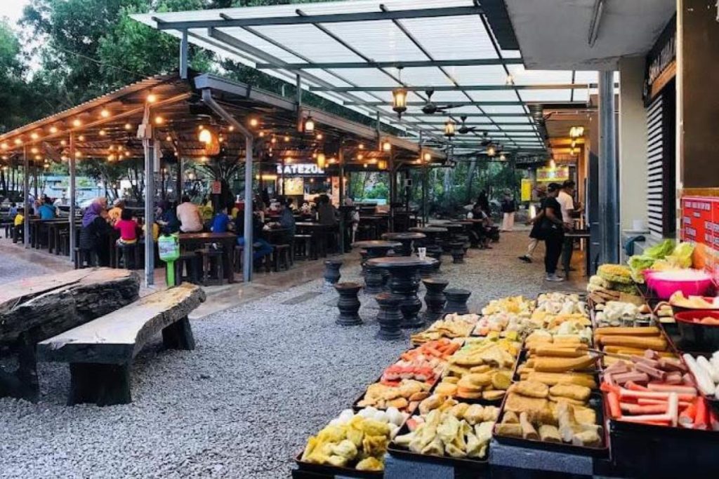 Top 10 Best Western Food Restaurants in Kuantan 2025 2 Kimstone-Food-Court-Hall