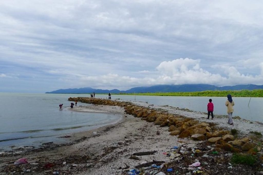 Top 10 Best Beaches in Penang 2025 9 Long-Sand-Beach-