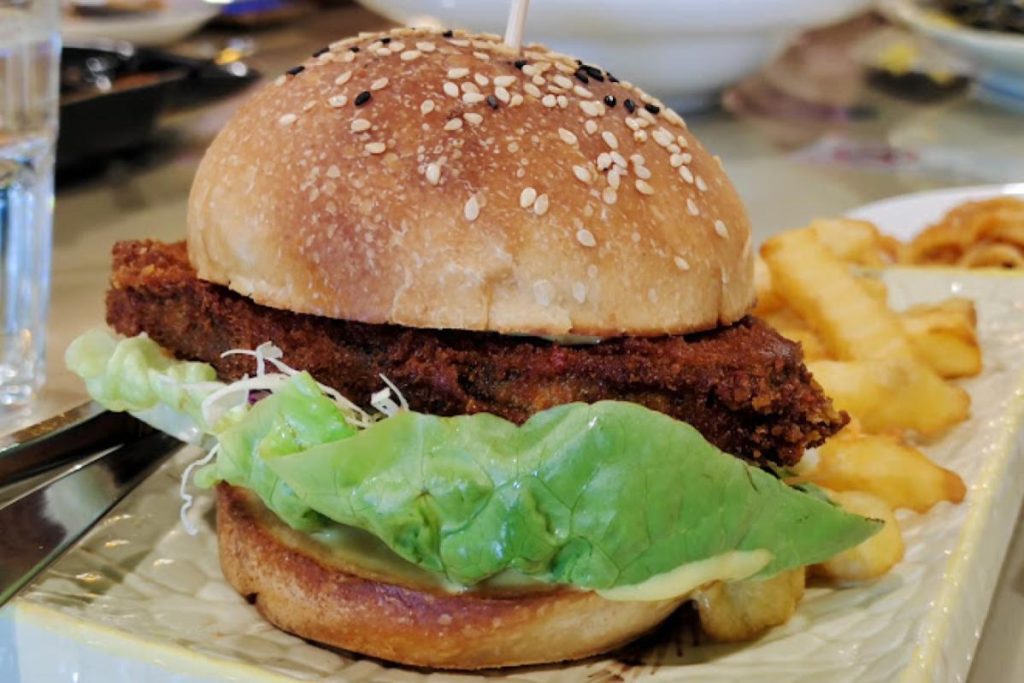 8 Restoran Vegetarian Terbaik di Sri Petaling 2025 3 Loving-Cafe--