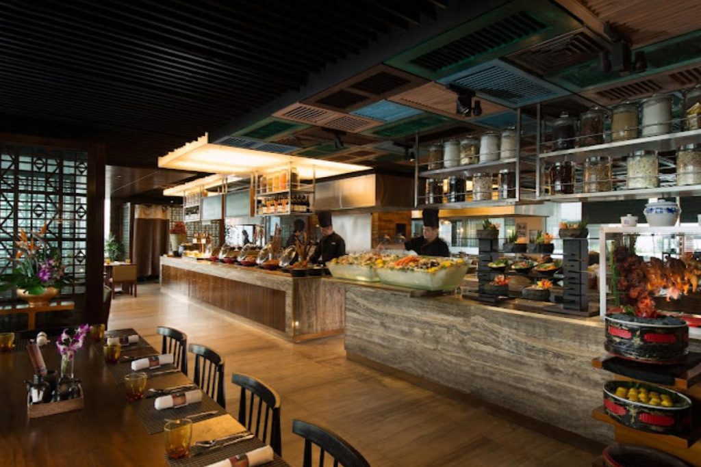 <strong>10 Hotel High Tea Terbaik di Malaysia 2025</strong> 6 Makan-Kitchen-DoubleTree-by-Hilton-Kuala-Lumpur