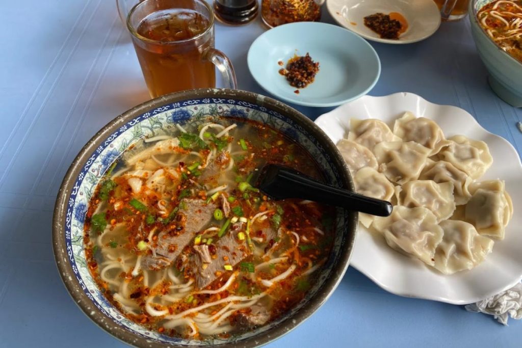 <strong>10 Restoran Ramen Halal Terbaik di KL dan Selangor 2025</strong> 19 Mee-Tarik-Restoran-