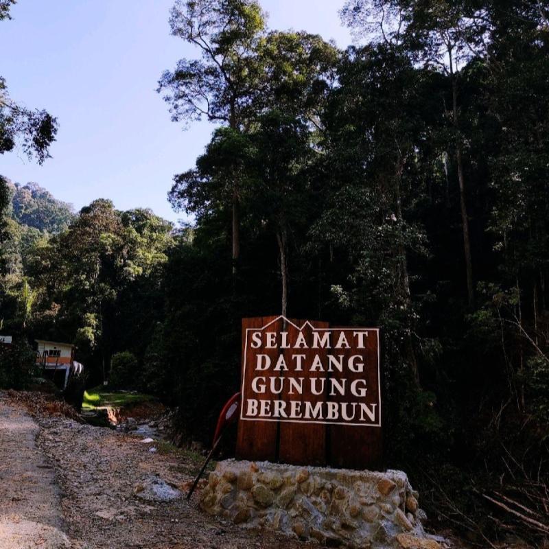 10 Tempat Terbaik Untuk Mendaki di Negeri Sembilan 2025 14 Mount-Berembun-Trailhead-