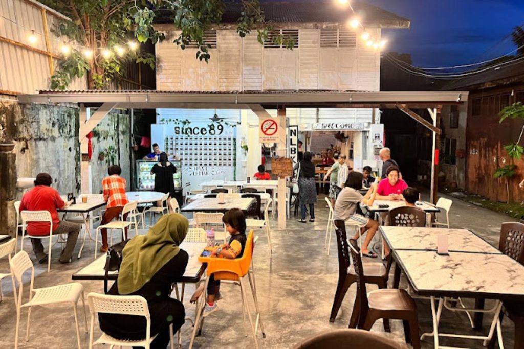 Top 10 Best Places to Get Nasi Lemak in Melaka 2025 10 Nasi-Lemak-Banda-Kaba