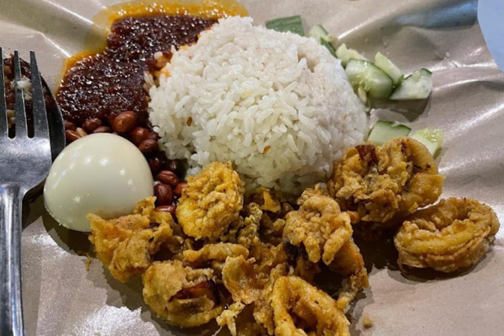 Top 10 Best Places to Get Nasi Lemak in Melaka 2025 21 Nasi-Lemak-Kampung-Morten-River-Line-