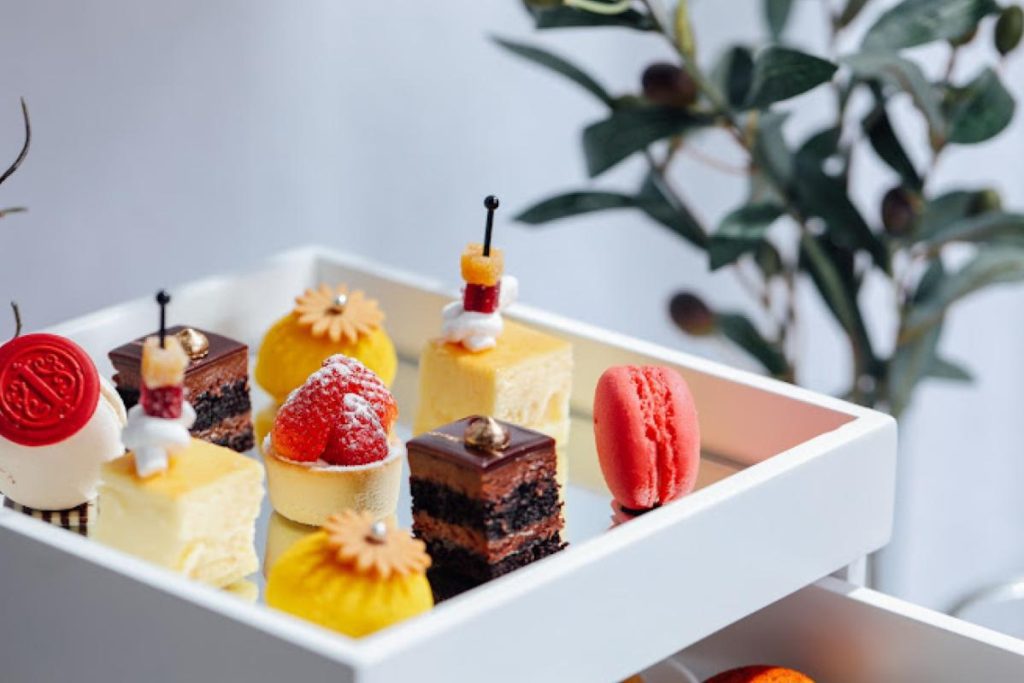 <strong>10 Hotel High Tea Terbaik di Malaysia 2025</strong> 19 OneSixFive-Lounge-InterContinental-Kuala-Lumpur-