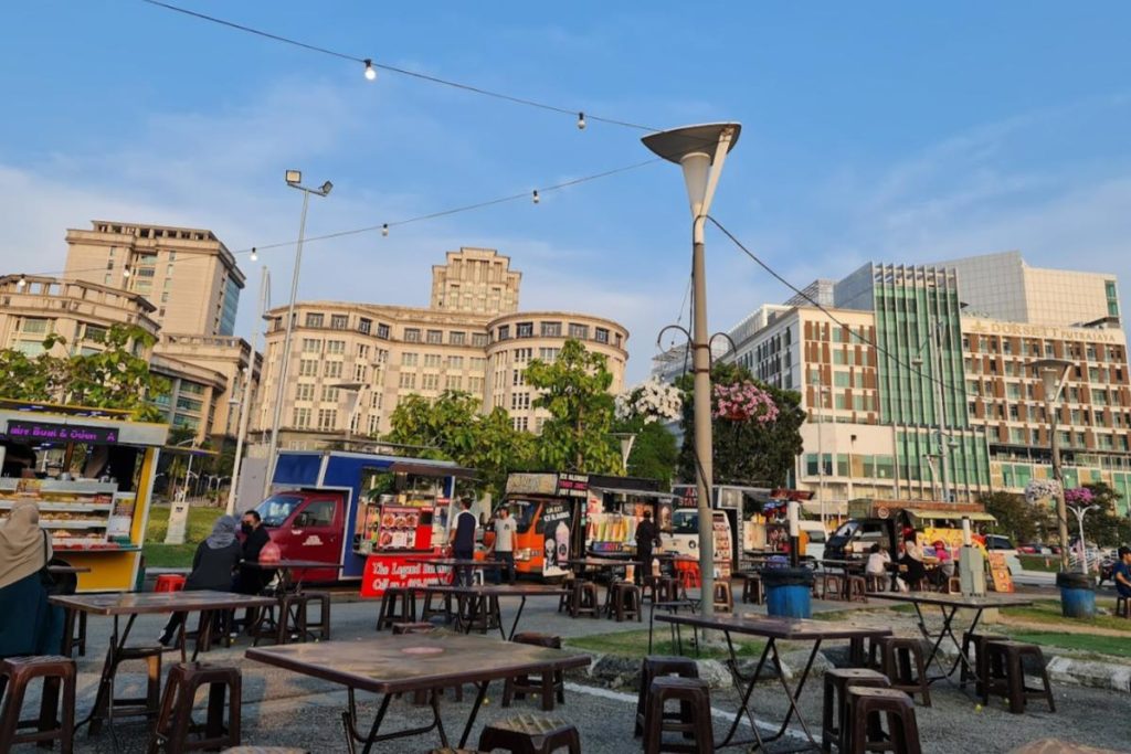 Top 8 Best Food Courts in Putrajaya 2025 2 Putrajaya-Food-Truck-Hotspot@Presint--