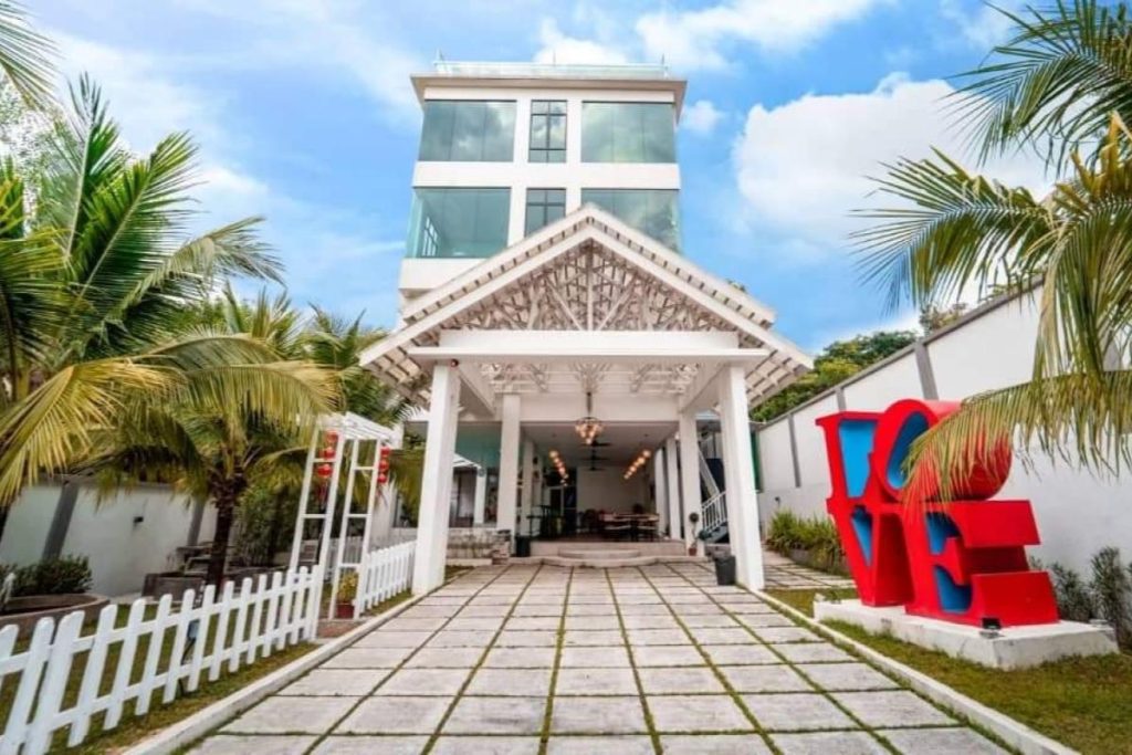 10 Homestay Terbaik dengan Kolam Renang Peribadi di Selangor 2025 10 Secret-Garden-Event-Party-Pool