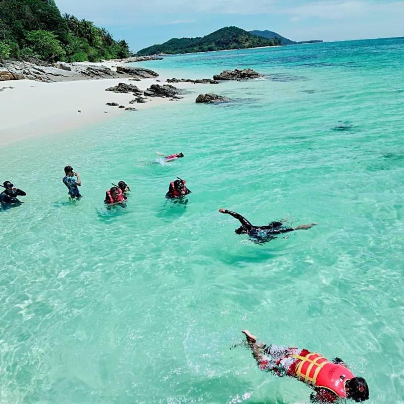 Top 10 Best Things To Do in Besar Island 2025 4 Snorkelling-In-Transparent-Water-