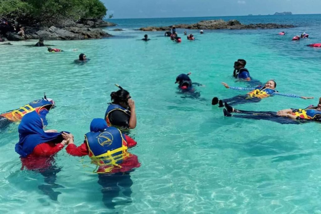 Top 10 Best Things To Do in Besar Island 2025 3 Snorkelling-In-Transparent-Water