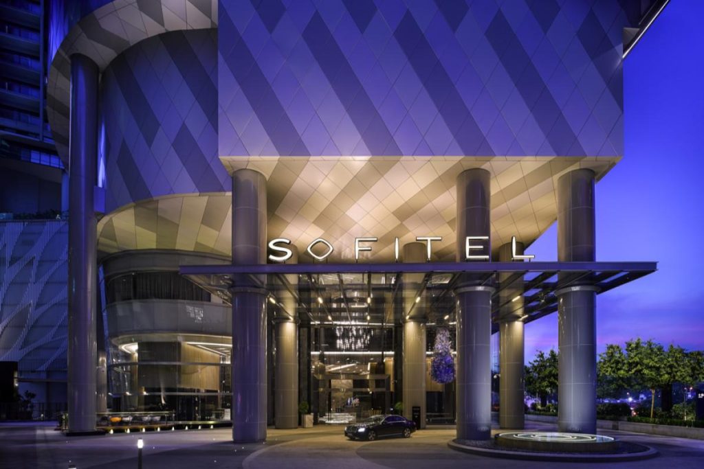 10 Hotel Terbaik dengan Kolam Renang di KL 2025 8 Sofitel-Kuala-Lumpur-Damansara