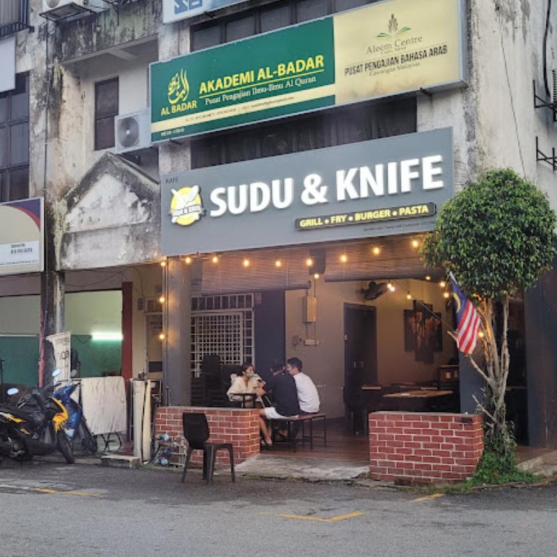 10 Restoran Makanan Barat Terbaik di Batu Caves 2025 4 Sudu-Knife