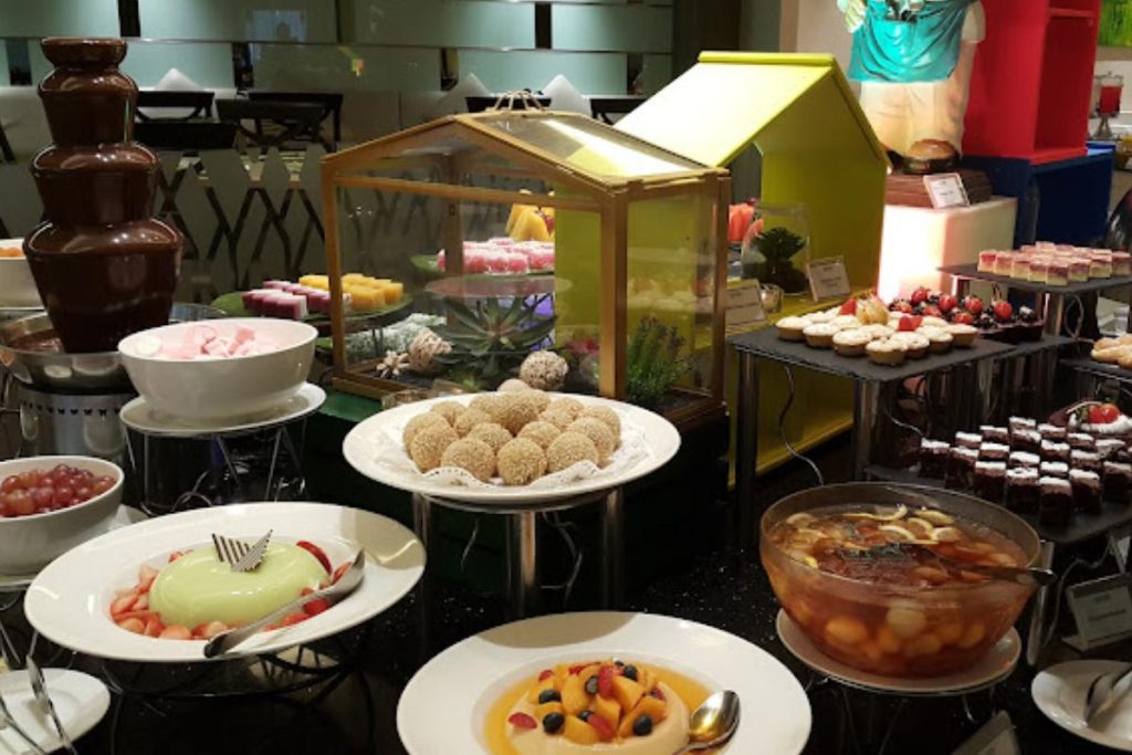 <strong>10 Hotel High Tea Terbaik di Malaysia 2025</strong> 21 Swez-Brasserie-Eastin-Hotel-