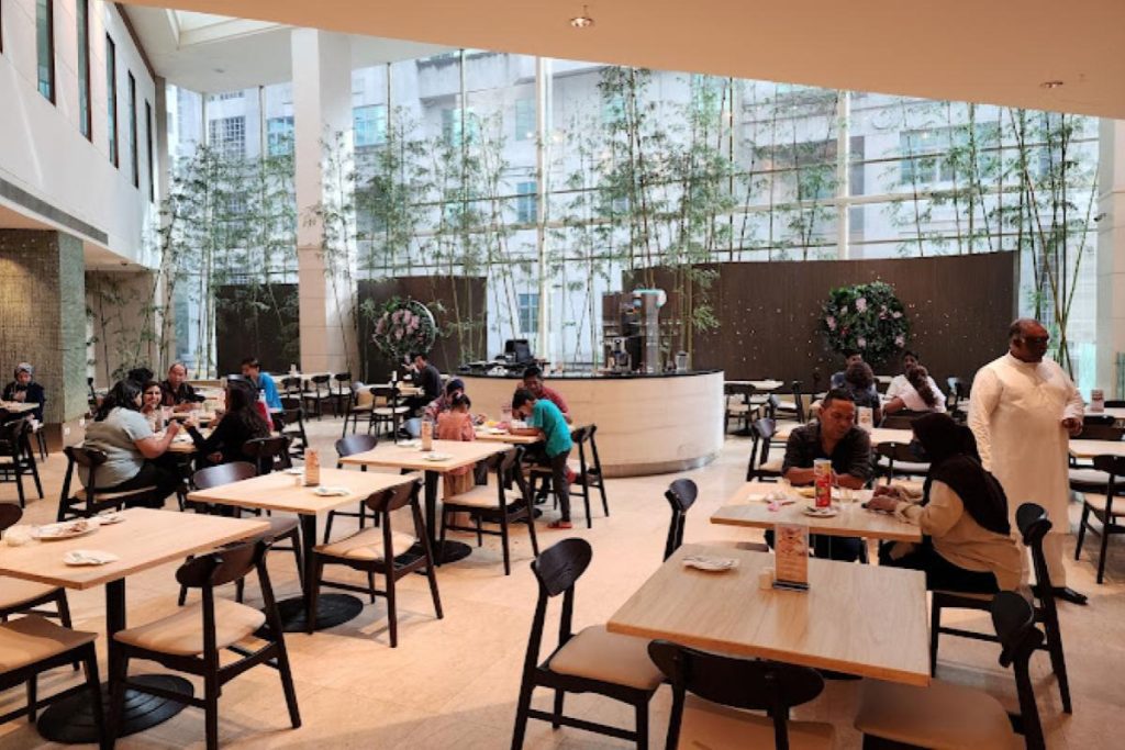 <strong>10 Hotel High Tea Terbaik di Malaysia 2025</strong> 20 Swez-Brasserie-Eastin-Hotel