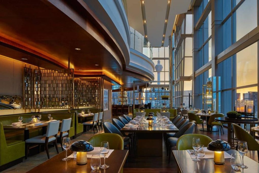 15 Tempat Menarik bagi Sambutan Birthday di Kuala Lumpur 2026 24 THIRTY-Restaurant-Bar-Lounge--