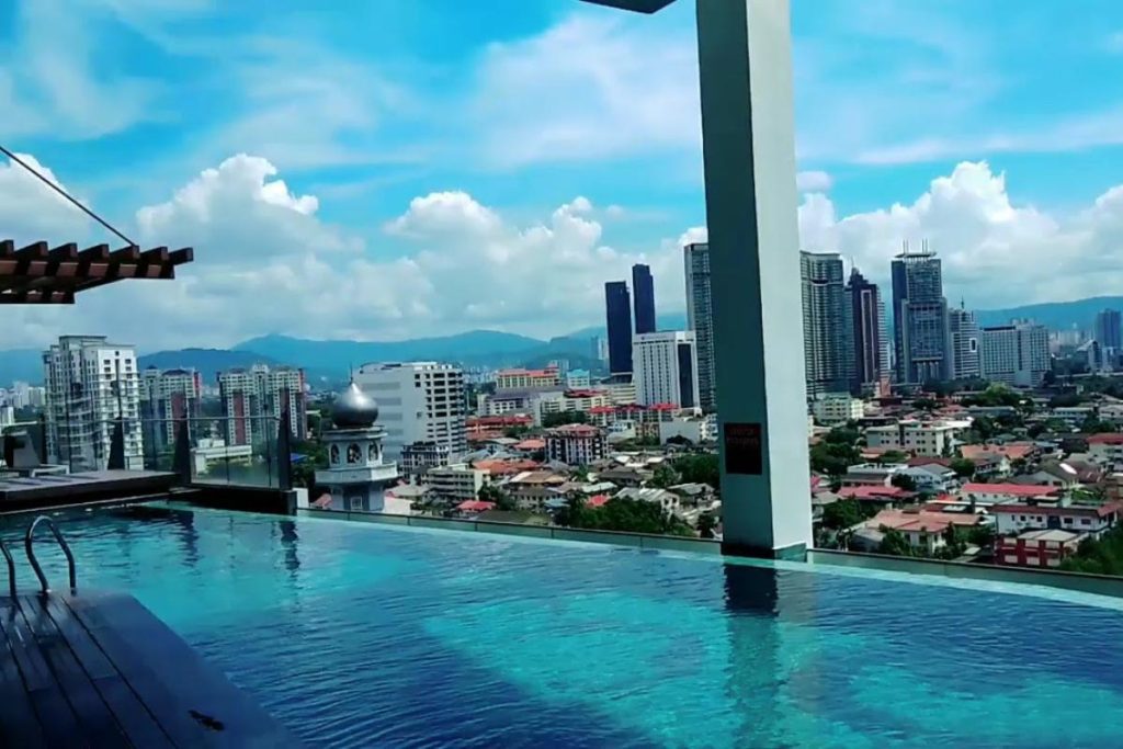 10 Hotel Terbaik dengan Kolam Renang di KL 2025 3 Tamu-Hotel-Suites-