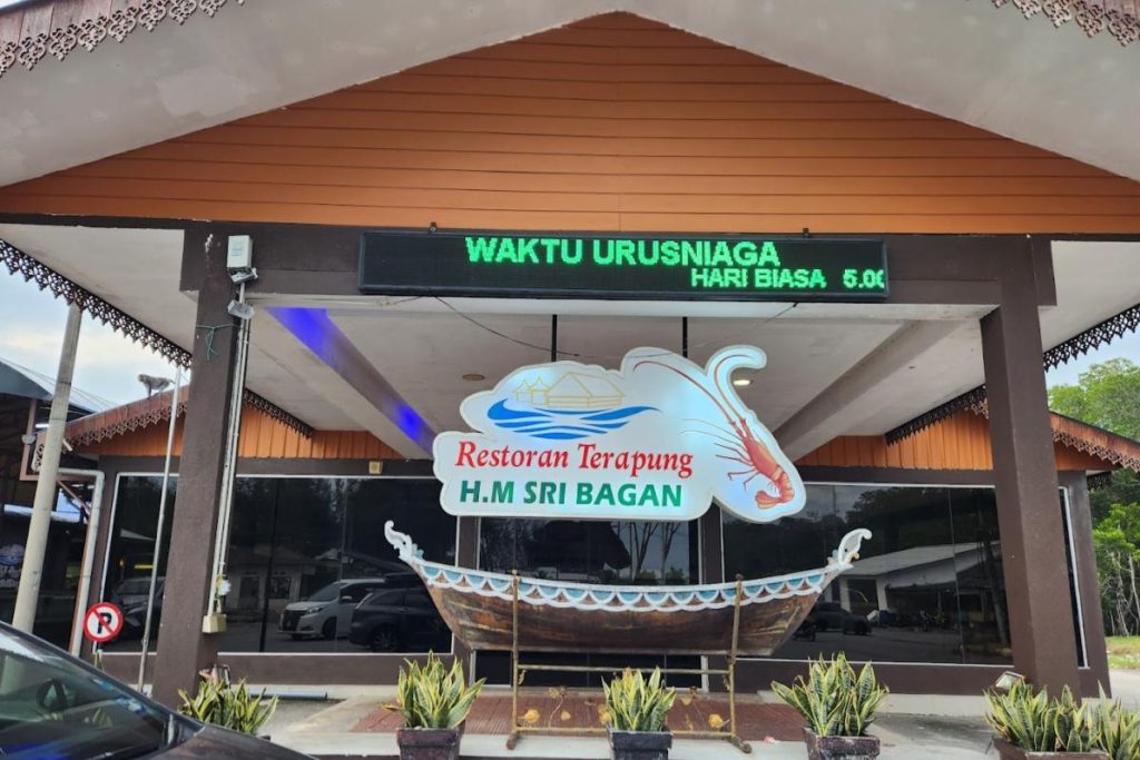 Top 10 Best Things To Do in Sepang Beach 2025 16 Taste-Fresh-Seafood-At-HM-Sri-Bagan