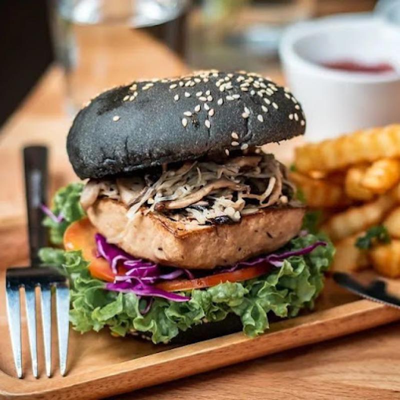 10 Restoran Makanan Barat Terbaik di Sri Petaling 2025 13 The-Link-Cafe-