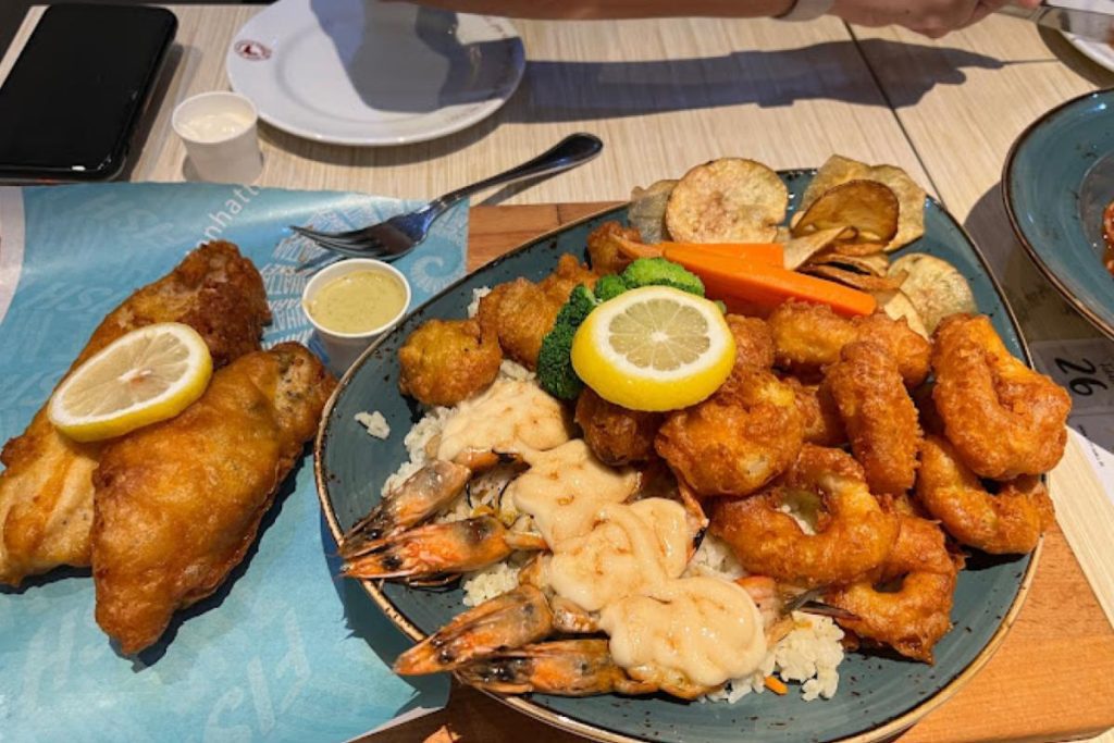 9 Restoran Terbaik di Quill City Mall 2025 15 The-Manhattan-FISH-MARKET-