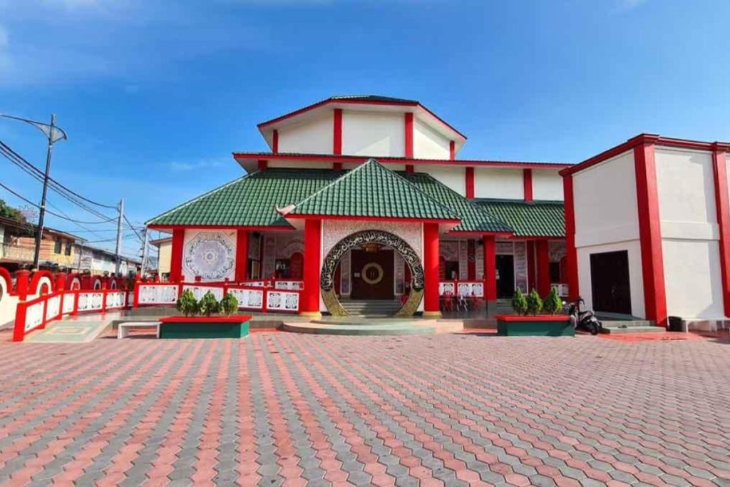 Top 10 Best Things To Do in Pangkor Island 2025 19 Tour-The-Islamic-Touch-Mixed-With-Chinese-Oriental-Design-Mosque