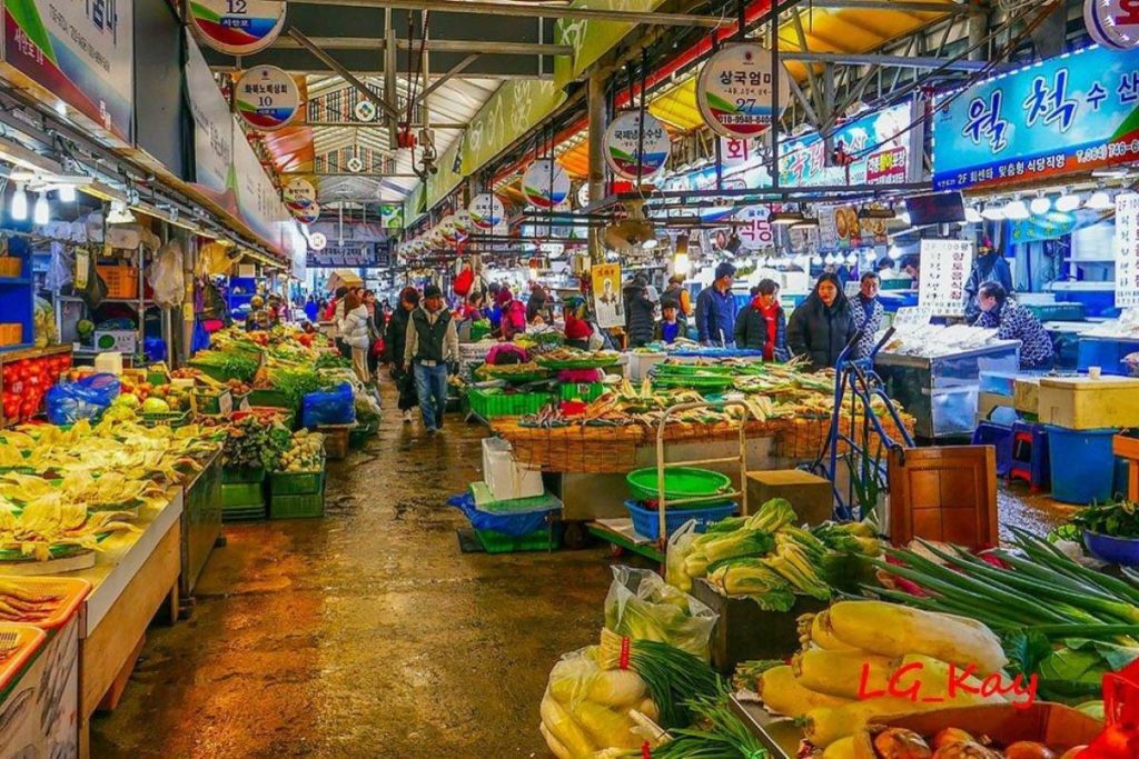 Top 10 Best Things To Do in Jeju Island 2025 4 Visit-The-Dongmun-Traditional-Market-