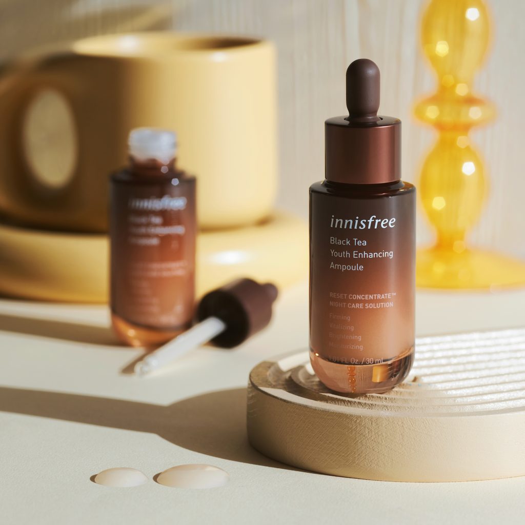 Innisfree Black Tea Youth Enhancing Range Energise Dull and Tired Skin 2 innisfree-Black-Tea-Youth-Enhancing-Range Lifestyle-Image-