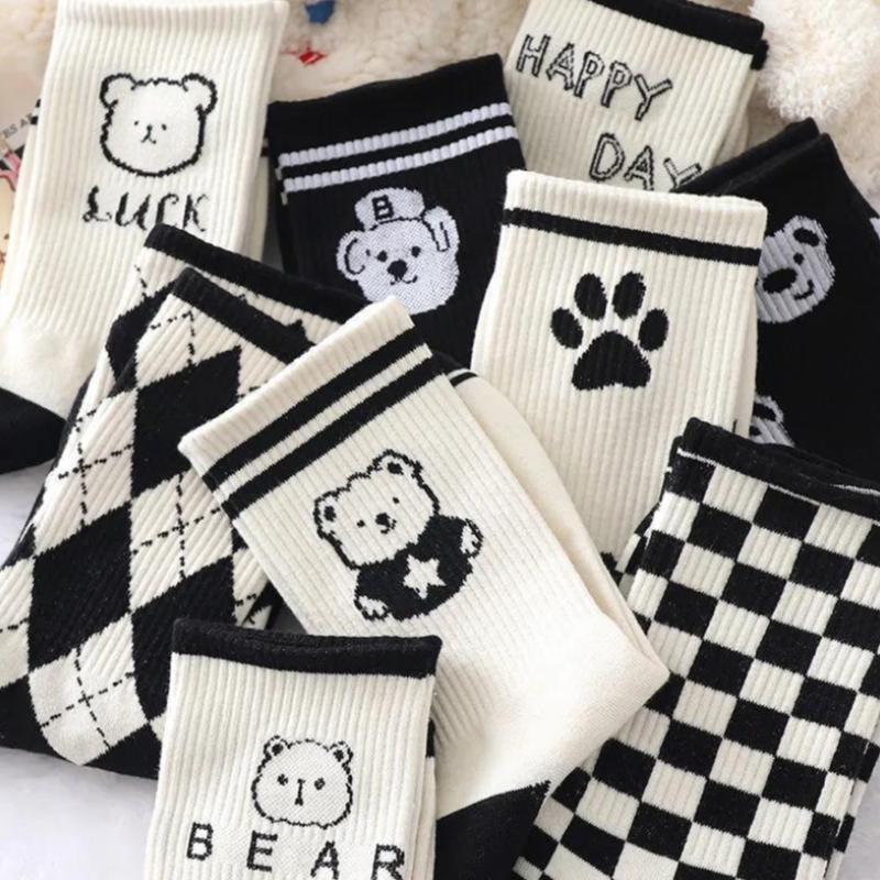 8 Stokin Wanita Terbaik di Malaysia 2025 3 Cute-Japanese-White-Socks-Female