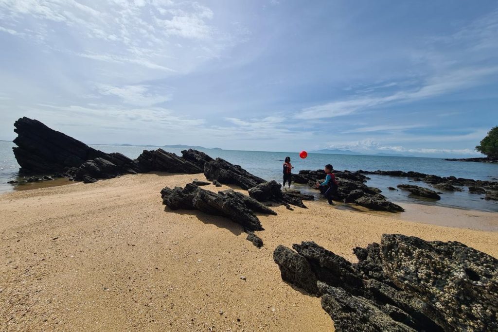 Top 10 Best Things To Do in Songsong Island 2025 11 Enjoy-A-Sunset-On-Big-Rock-