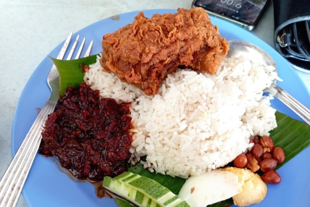 7 Restoran Nasi Lemak Terbaik di Selayang 2025 13 Nasi-Lemak-Mama-