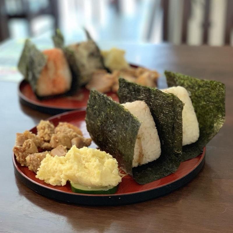 <strong>10 Makanan Jepun Terbaik di Sri Petaling 2025</strong> 13 Niko-Niko-Onigiri-