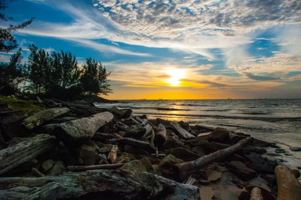 Top 10 Best Beaches in Sarawak 2025 3 Pantai-Tanjung-Batu-Bintulu-