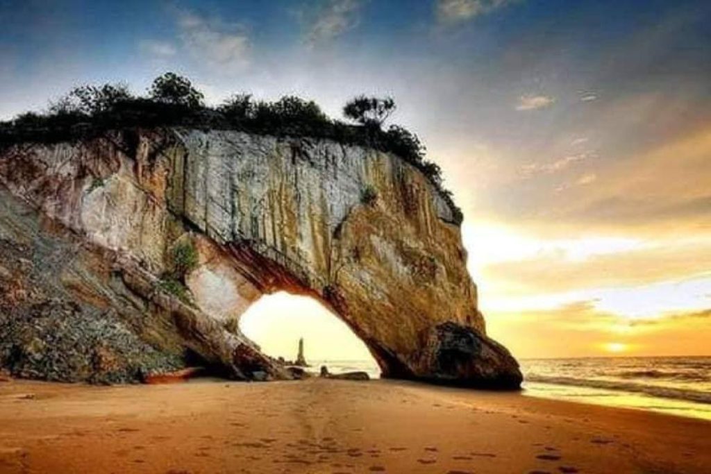 Top 10 Best Beaches in Sarawak 2025 4 Pantai-Tusan-Bekenu-