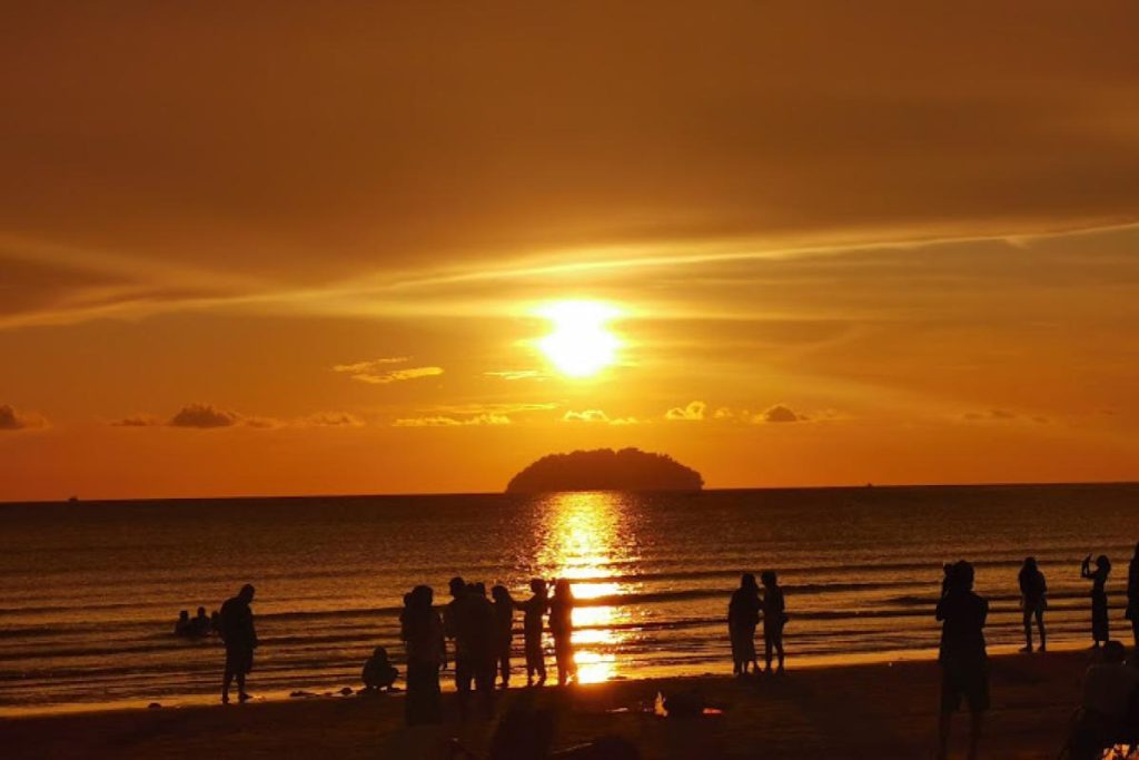 10 Pantai Terbaik di Sabah 2025 3 Tanjung-Aru-Beach-