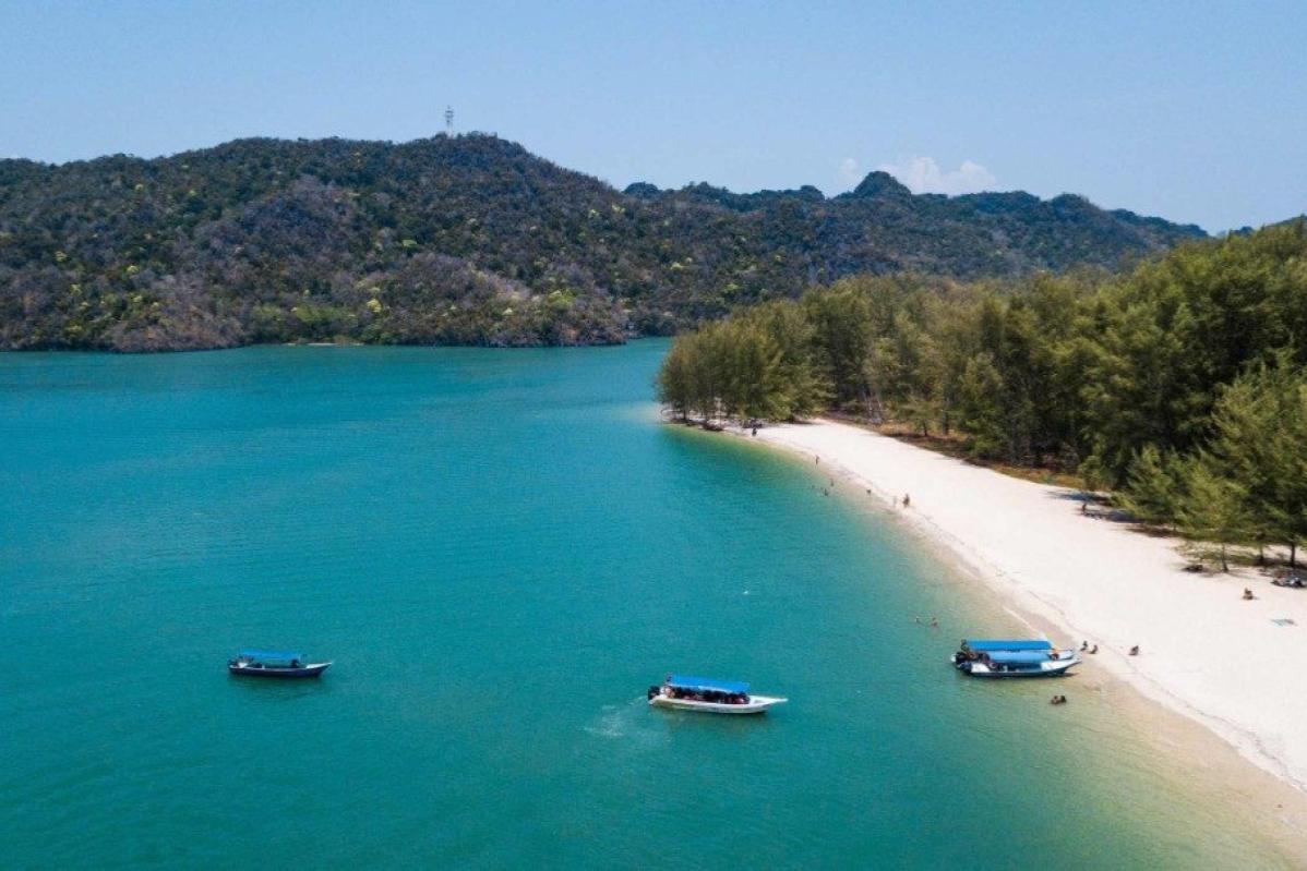 Top 10 Best Beaches in Langkawi 2025 | Holiday Time
