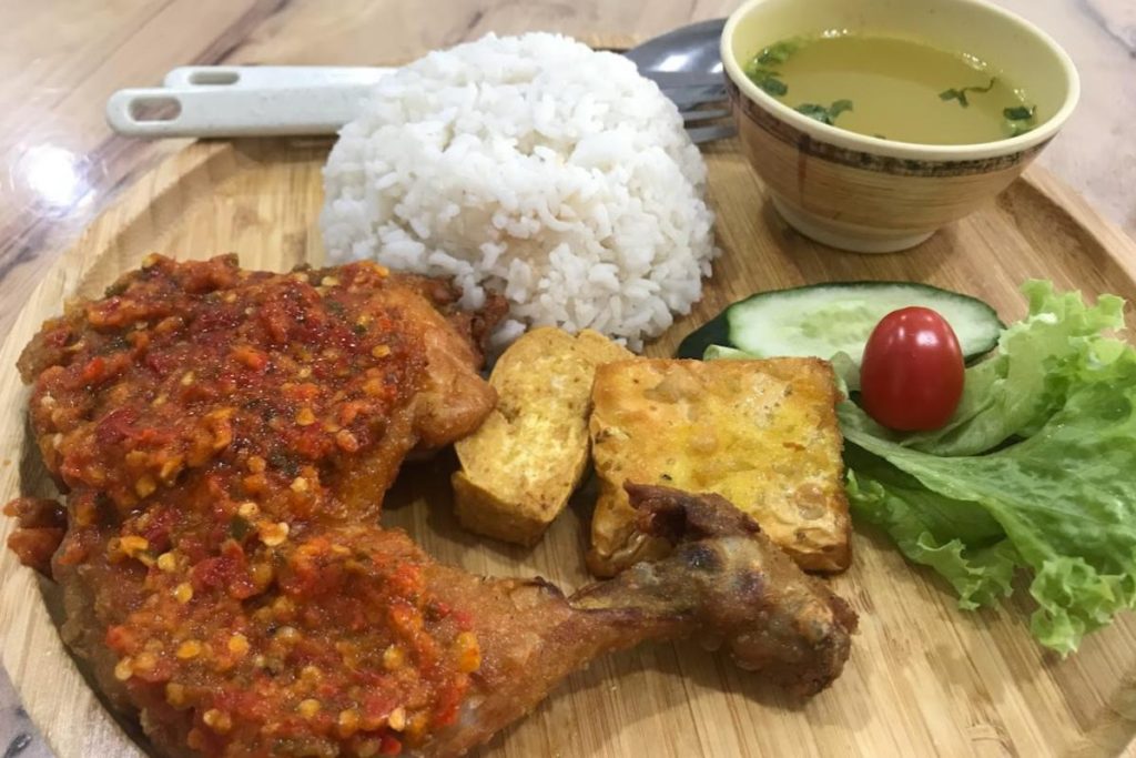 5 Restoran Ayam Geprek Terbaik di Johor 2025 9 AYAM-PENYET-JULIUS-