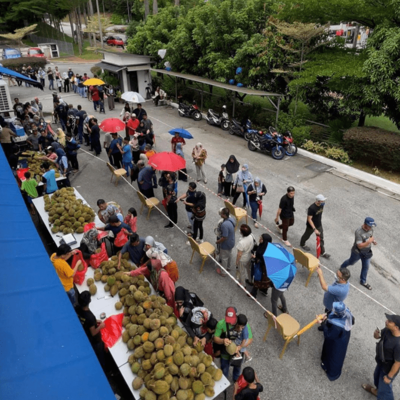 <strong>Durian Rahmah RM5: Famous Celebrity Entrepreneur Aliff Syukri Sells Durian For Only RM5 per KG</strong> 3 Aliff-Syukri-