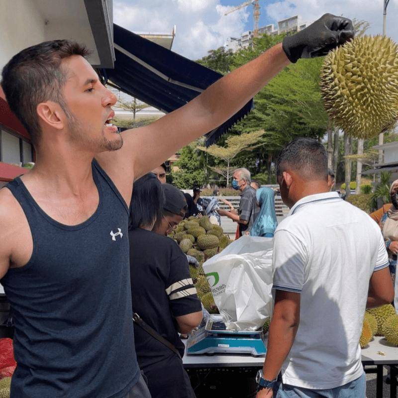 <strong>Durian Rahmah RM5: Famous Celebrity Entrepreneur Aliff Syukri Sells Durian For Only RM5 per KG</strong> 1 Aliff-Syukri