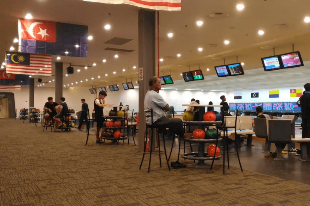 6 Pusat Boling Terbaik di Johor 2025 5 Ampang-Superbowl-