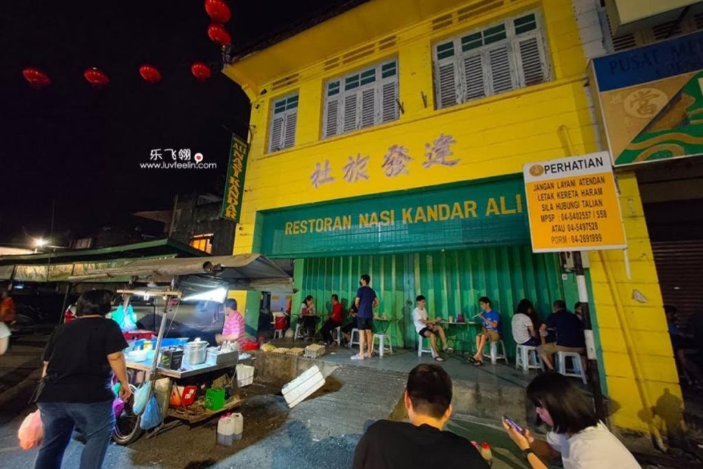 10 Tempat Terbaik Untuk Makan Malam di Pulau Pinang 2025 16 BM-Famous-Duck-Egg-Char-Kuey-Teow