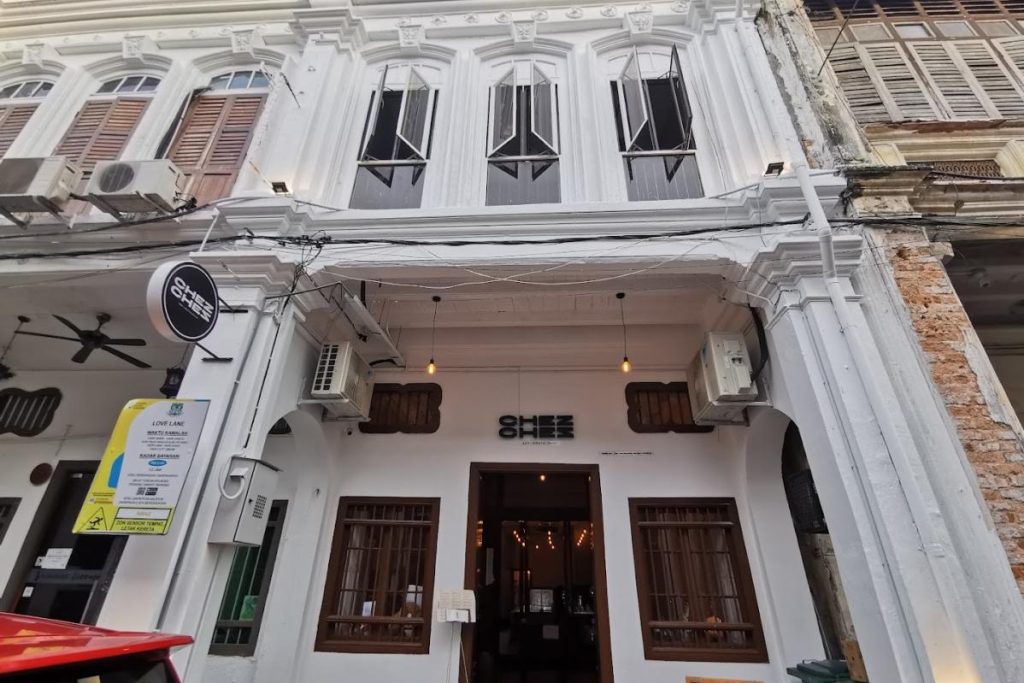Top 16 Best Fusion Restaurants in Penang 2025 30 Chez-Chez-Penang- -Bar-Restaurant