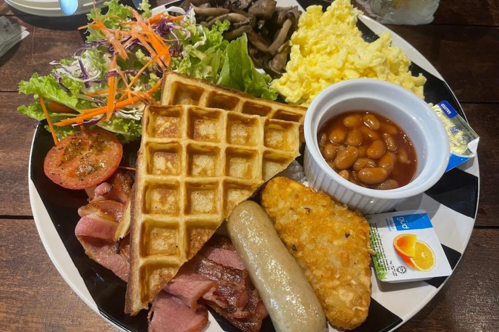 10 Restoran Mesra Haiwan Kesayangan Terbaik di KL & Selangor 2025 7 Cubs-Cups-