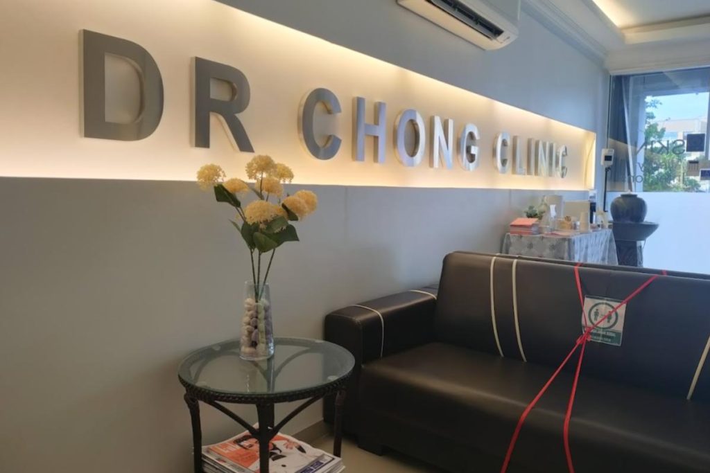 <strong>10 Pusat Rawatan Rambut Gugur Terbaik di Johor 2025</strong> 11 Dr-Chong-Clinic-Johor-Bahru-Skin-And-Laser-Specialist-