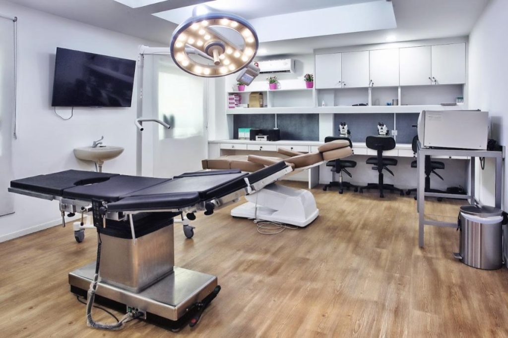 <strong>10 Pusat Rawatan Rambut Gugur Terbaik di Selangor 2025</strong> 21 Dr-Shah-Hair-Clinic--