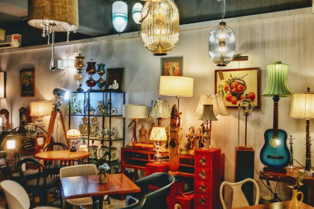 Top 10 Best Cafes in Sri Petaling 2025 14 Dream-Art-Lamp-Cafe