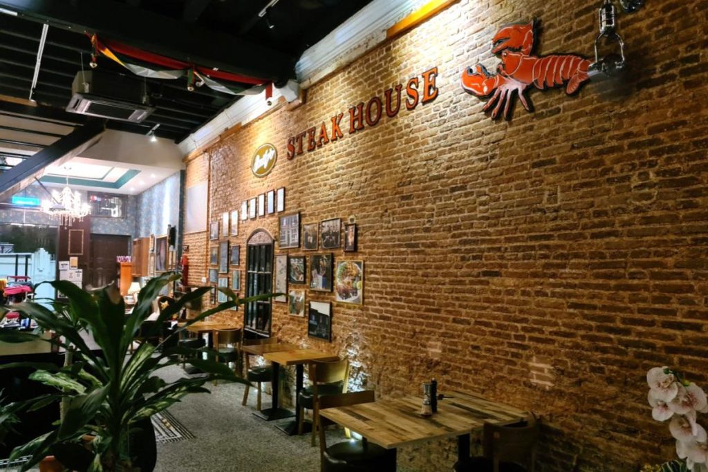 <strong>10 Restoran Lamb Chop Terbaik di Pulau Pinang 2025</strong> 10 Emilys-Steakhouse-Penang