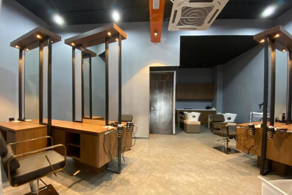 <strong>10 Pusat Rawatan Rambut Gugur Terbaik di Selangor 2025</strong> 3 FEATHAIR-Hair-Growth-Specialist-