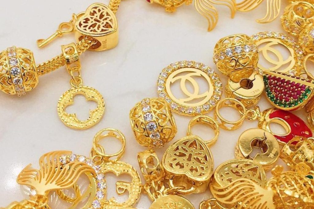 Top 40 Best Wedding Gift Ideas In Malaysia 2025 2 Gold-