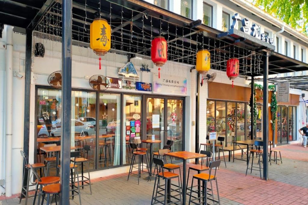 10 Restoran Mesra Haiwan Kesayangan Terbaik di KL & Selangor 2025 14 Kwong-Cheung-Loong-Kopitiam