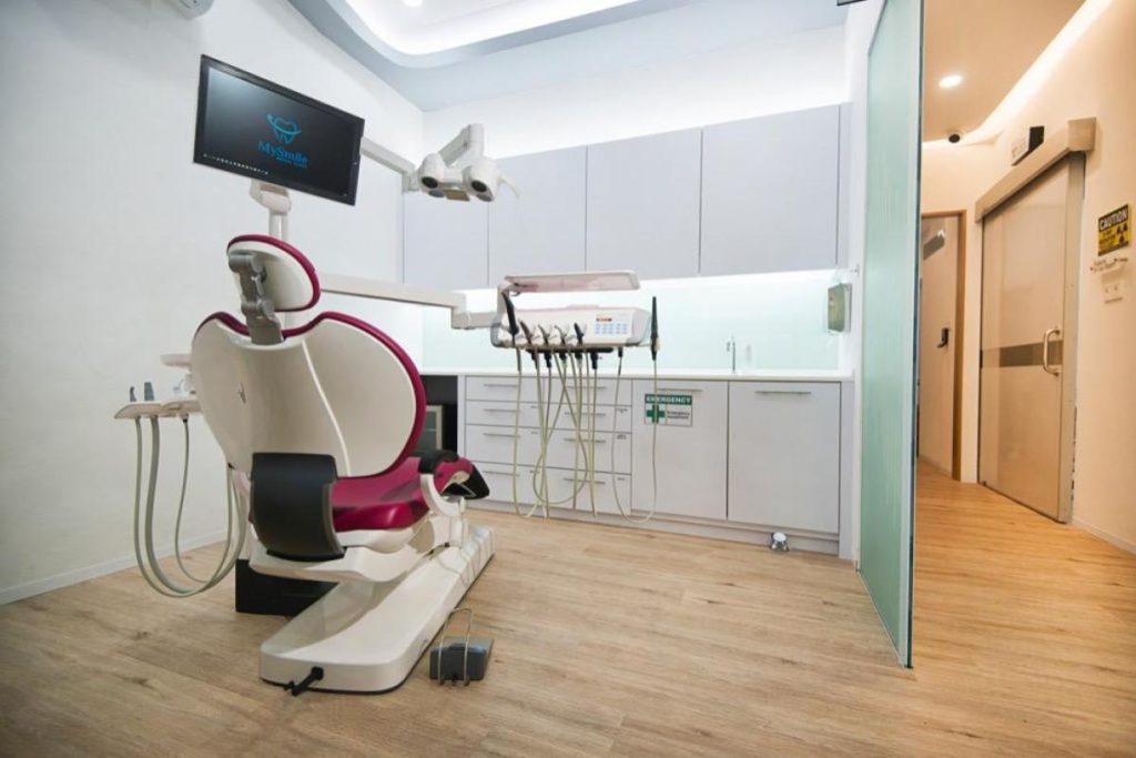 Top 7 Best Teeth Whitening Dentists in Sarawak 2025 5 MySmile-Dental-Clinic