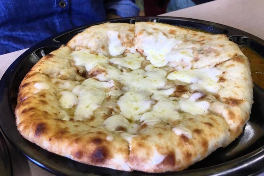 10 Naan Keju Terbaik di KL & Selangor 2025 11 Naan-Lounge-