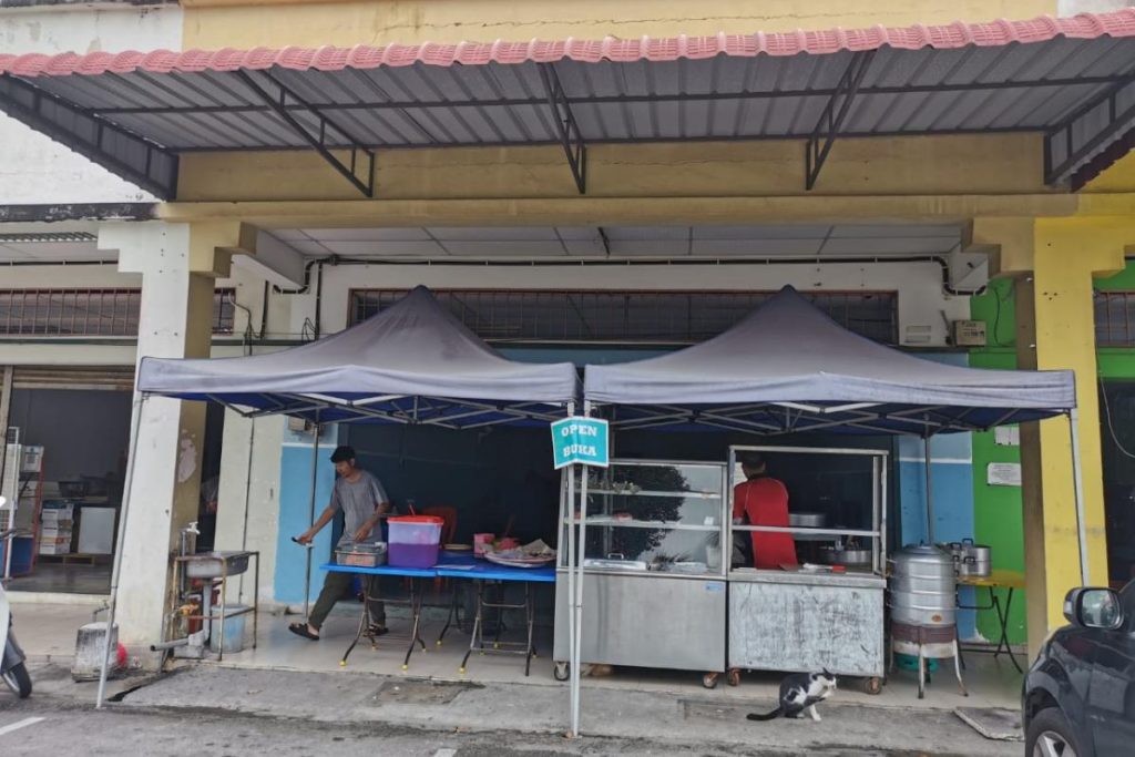 8 Nasi Kukus Terbaik di Johor 2025 12 Nasi-Kukus-Ayam-Goreng-Berempah-Ori-Kelantan